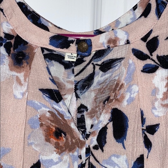 Floral Top - Picture 2 of 5